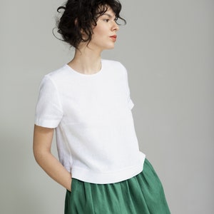 Vacation capsule wardrobe linen top, Crop soft flax blouse with short sleeves, Casual summer round neck t-shirt, Minimalist resort tee ホワイト