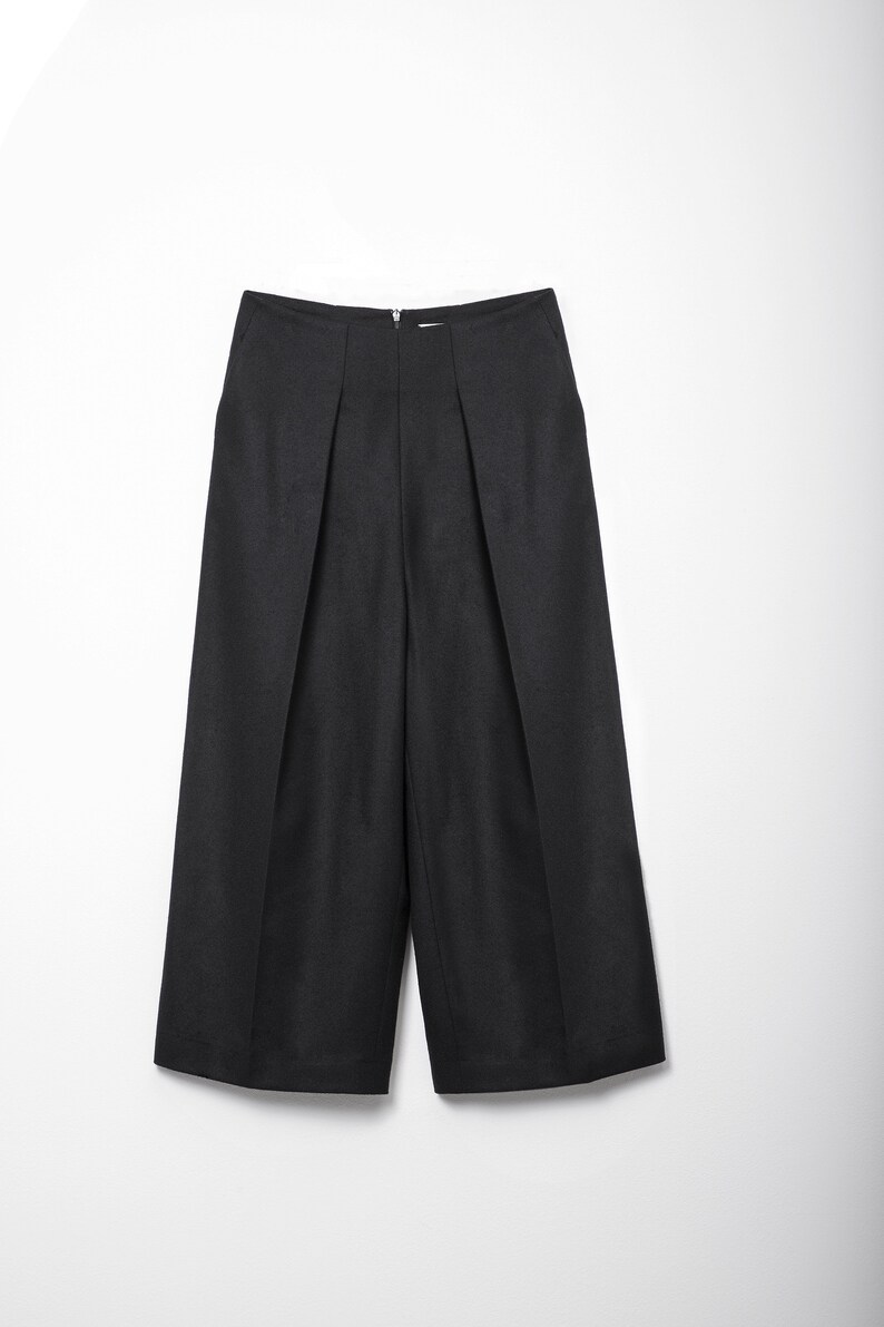 High-waisted wide wool trousers with deep pleats and side pockets, wool culottes with viscose lining image 6
