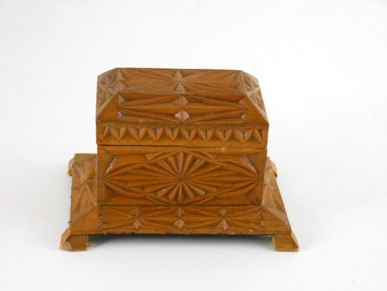 Vintage Box \u2013 Jewelry Keepsake Hand Carved Wood Bas Relief Design Platform with Legs Base Velvet Lined Interior Trinket Mirrored Lid