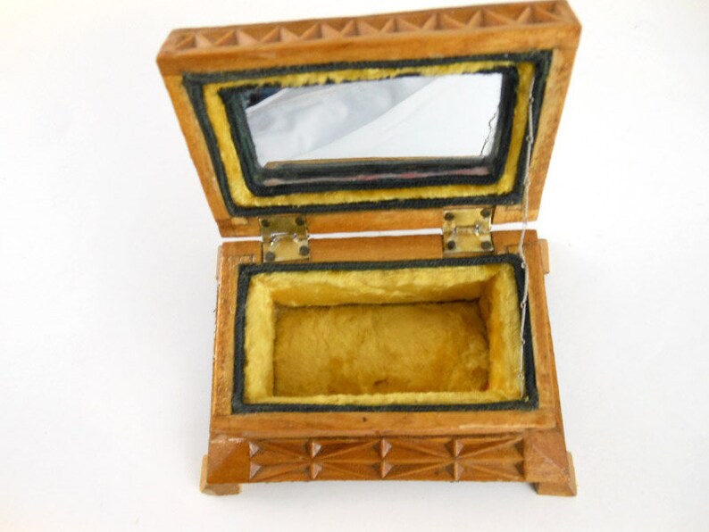 Vintage Box \u2013 Jewelry Keepsake Hand Carved Wood Bas Relief Design Platform with Legs Base Velvet Lined Interior Trinket Mirrored Lid