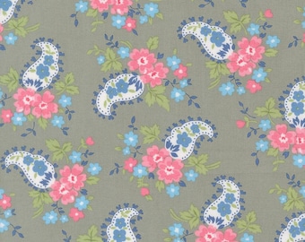 A Cat Named Stitch/Camille Roskelley/Fabric by the metre/Moda Fabric/Paisley Grey