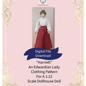Könnte beinhalten: Digitaler Download für ein Puppenkleidungsmuster. Die Puppe trägt ein Outfit im edwardianischen Stil, mit einer weißen Bluse und einem langen, roten Rock. Der Text lautet "Harriett" und "An Edwardian Lady Clothing Pattern For A 1:12 Scale Dollhouse Doll."