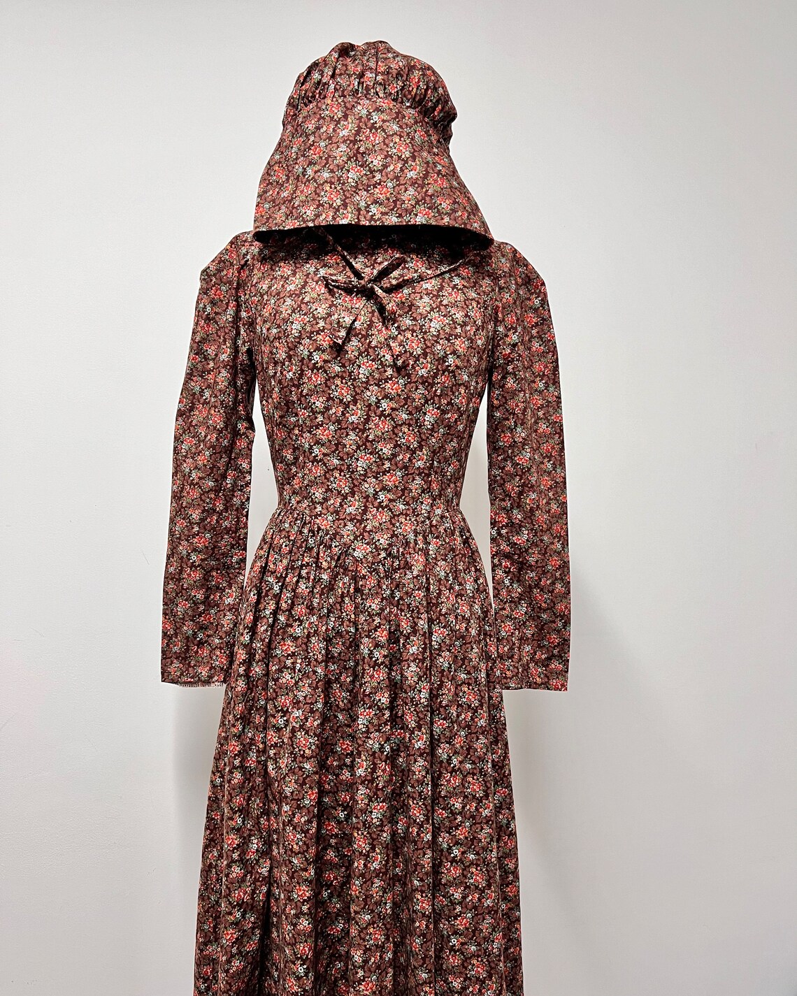 Stunning Drapey Dark Floral Crochet Trim 1970s Prairie Dress
