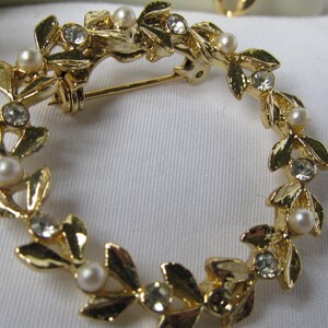 Gold Hoop Classic Pearl Brooch Vintage Brooches Infinity Pearls Rhinestones Gold Brooch Infinity Scarf Brooch Pin Gold White Pearl Brooch