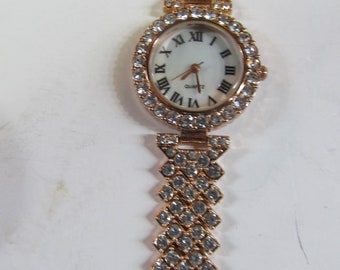 Clear Rhinestones Fashion Watch Quartz Womens Gold Watch Clear Crystals womens Gold analogue wrist watch for Teen Girls
