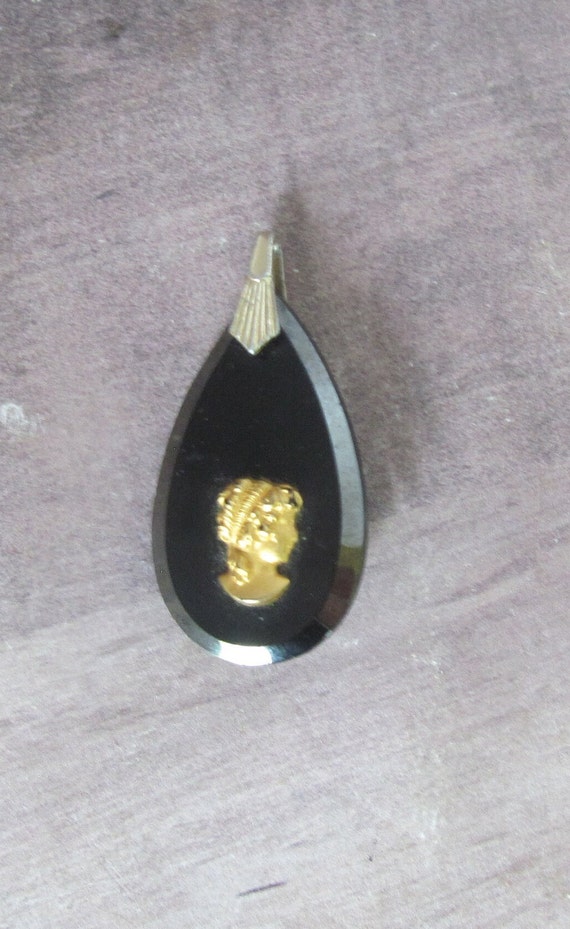 Black Cameo Pendant with Gold Lady - Black Stone P