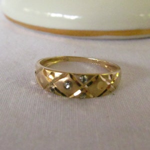 XOXO Love Diamond and Gold 10K 4 Tiny diamond Stones sz 7 1/4 Gold Ring sz 7.25 Gold Band rings Gold diamond ring