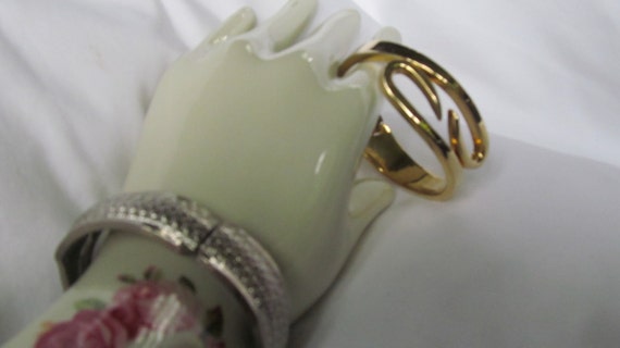 Chunky Silver Hinged Bangle Bracelet Infinity Tex… - image 4