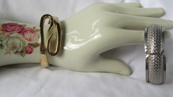 Chunky Silver Hinged Bangle Bracelet Infinity Tex… - image 3