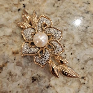 Vintage Floral Pearl Gold/Silver Tone Petal Brooch