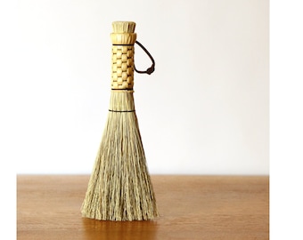 Woven Shaker Whisk Broom