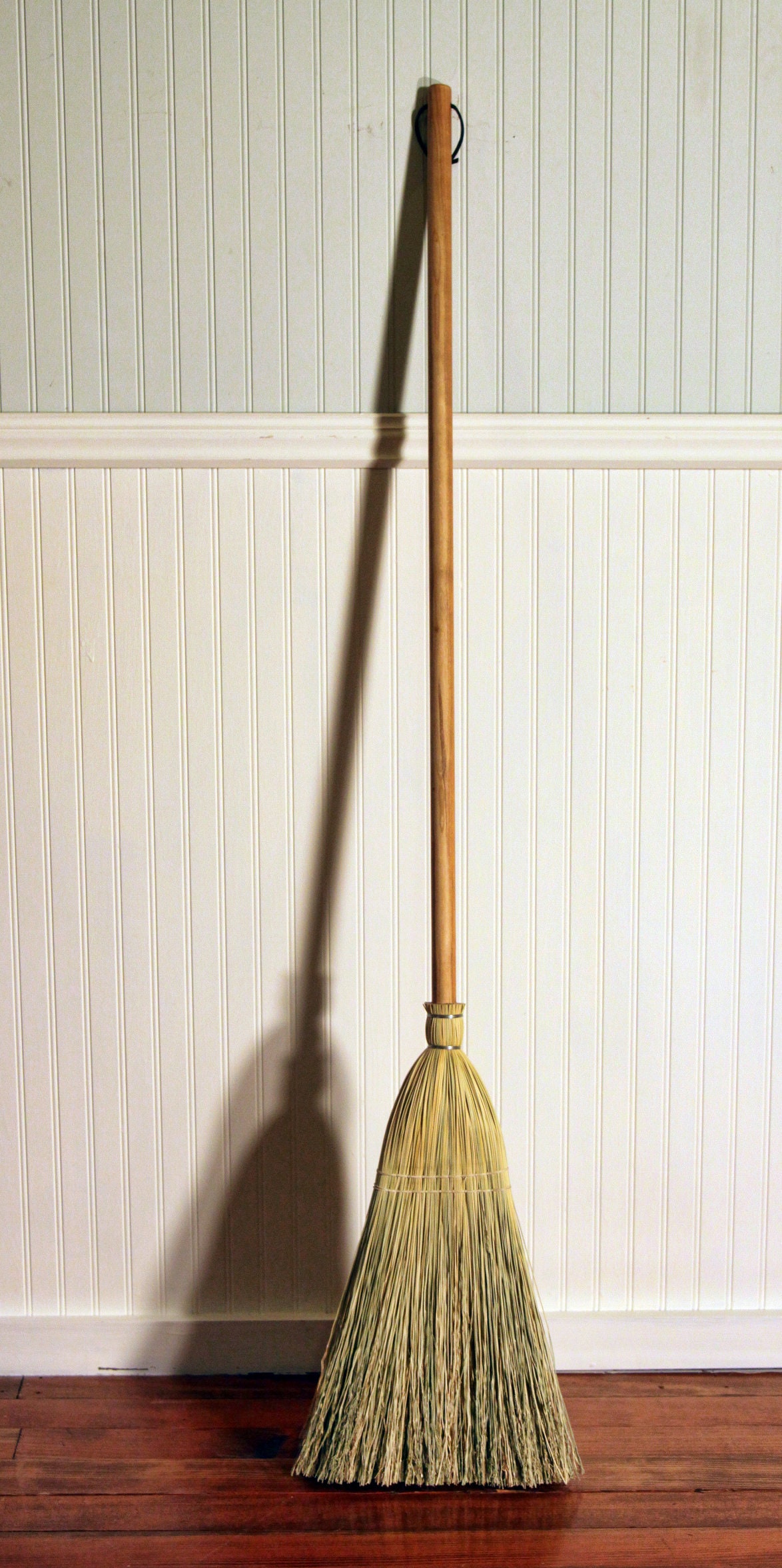 Shaker Authentic 1878 Deluxe Cherry Handle Vintage Corn Broom