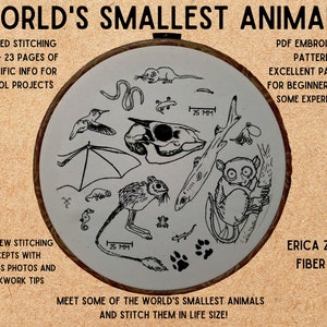 Puede incluir: Un patrón de bordado en blanco y negro de los animales más pequeños del mundo, incluyendo un colibrí, un murciélago, un tarsero, un tití pigmeo y un caballito de mar. El patrón está sobre un fondo blanco con un aro de madera alrededor. El texto "WORLD'S SMALLEST ANIMALS" está en la parte superior de la imagen. El texto "MEET SOME OF THE WORLD'S SMALLEST ANIMALS AND STITCH THEM IN LIFE SIZE!" está en la parte inferior de la imagen.
