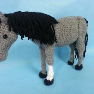 Das perfekte Pferd Realistische Amigurumi Häkelanleitung PDF Bild 1