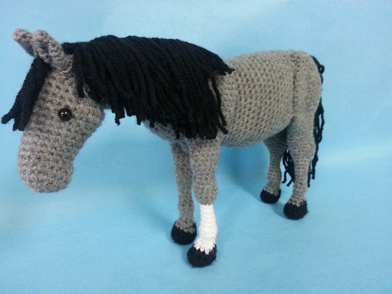 Das perfekte Pferd Realistische Amigurumi Häkelanleitung PDF Bild 1