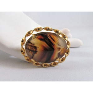 Vintage Brown Striped Agate Gemstone Brooch with Oval Twisted Gold Tone Trim