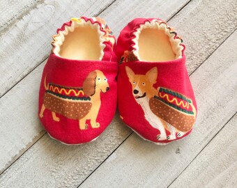 Hotdogs Crib Shoes, Wiener Dog, Dogs, Baby Shoes, Toddler Shoes, Moccasins, Baby Booties, Baby Slippers, Soft Sole Shoes