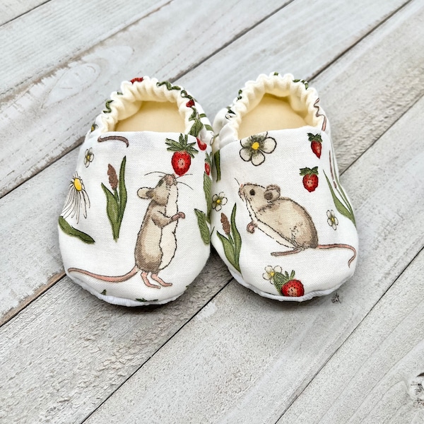 Mouse Strawberry Baby Moccasins, Slippers, Baby Shoes, Crib Shoes, Stay on Shoes, Toddler Shoes