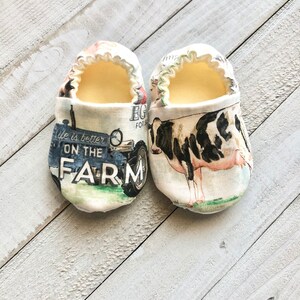 Infant shoes that stay on clearance