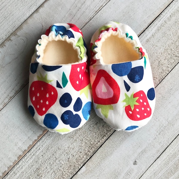 Berries Crib Shoes, Strawberries, Baby Shoes, Toddler Shoes, Moccasins, Baby Booties, Baby Slippers, Fabric Shoes, Stay On Shoes