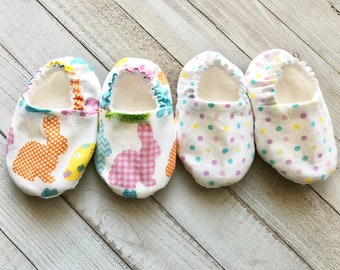Easter Crib Shoes, Baby Shoes, Toddler Shoes, Moccasins, Baby Booties, Baby Slippers, Fabric Shoes, Stay On Shoes