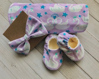 Swan Baby Gift Set 0-3m , Baby Booties, Baby Bow Headband, Burp Cloth Towel