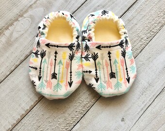 Arrows Pastel Crib Shoes, Baby Shoes, Toddler Shoes, Moccasins, Baby Booties, Baby Slippers, Fabric Shoes, Stay On Shoes