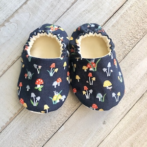 Mushrooms Baby Shoes, Crib Shoes, Toddler Shoes, Baby Booties, Moccasins, Soft Sole Shoes, Baby Slippers, Fabric Shoes image 1
