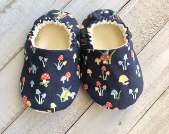 Mushrooms Baby Shoes, Crib Shoes, Toddler Shoes, Baby Booties, Moccasins, Soft Sole Shoes, Baby Slippers, Fabric Shoes