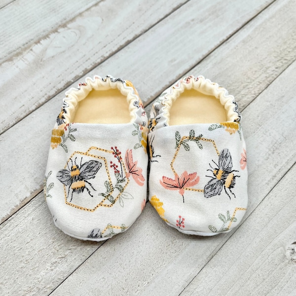 Bee Baby Moccasins, Baby Shoes, Crib Shoes, Baby Booties, Toddler Shoes, Slippers, Stay on Shoes