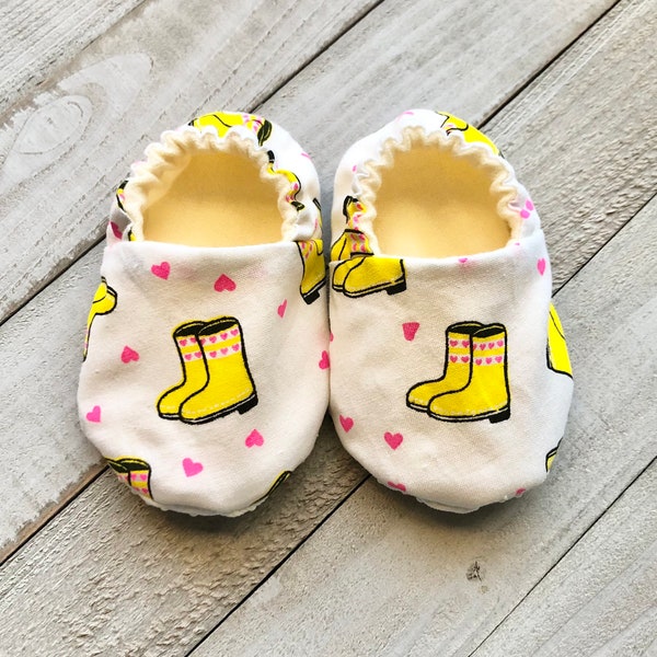 Rain boots Hearts Baby Shoes, Crib Shoes, Toddler Shoes, Moccasins, Baby Booties, Baby Slippers, Fabric Shoes, Stay On Shoes