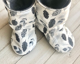 Leaves BW Baby Booties, Crib Boots, Soft Sole Boots, Toddler Booties, Baby Boots, Fabric Boots