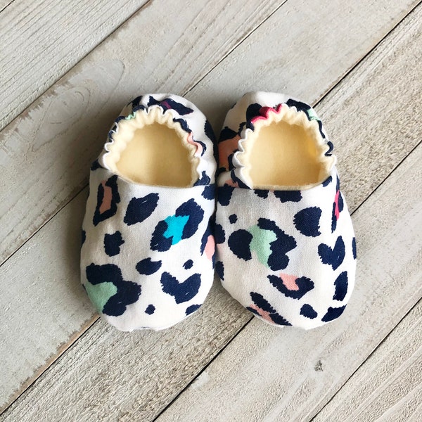 Leopard Muti Colors Crib Shoes, Baby Shoes, Toddler Shoes, Moccasins, Baby Booties, Baby Slippers, Fabric Shoes, Stay On Shoes