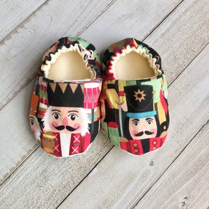 Nutcrackers Crib Shoes, Christmas, Holiday, Baby Shoes, Toddler Shoes, Moccasins, Baby Booties, Baby Slippers, Fabric Shoes, Stay On Shoes