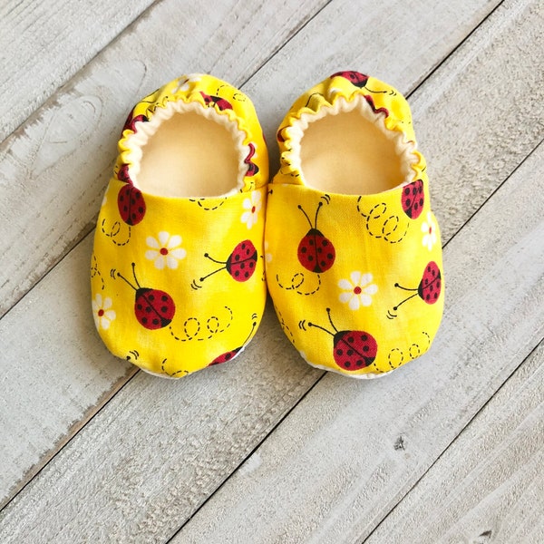 Ladybug Crib Shoes, Baby Shoes, Toddler Shoes, Moccasins, Baby Booties, Baby Slippers, Fabric Shoes, Baby Stay On Shoes, Baby Moccs