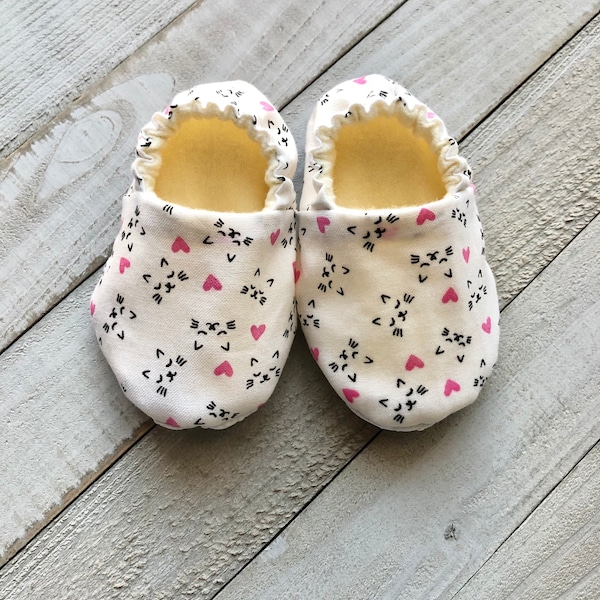 Cat Faces With Hearts Crib Shoes, Kitty, Baby Shoes, Toddler Shoes, Soft Sole Shoes, Moccasins, Baby Booties, Baby Slippers, Fabric Shoes