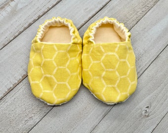 Honeycomb Crib Shoes, Bee Baby Shoes, Baby Booties, Baby Moccasins, Toddler Shoes, Baby Slippers, Gift for Baby