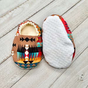 Southwest Baby Booties, Aztec, Crib Shoes, Baby Shoes, Moccasins, Stay on Shoes, Toddler Shoes, Slippers image 3