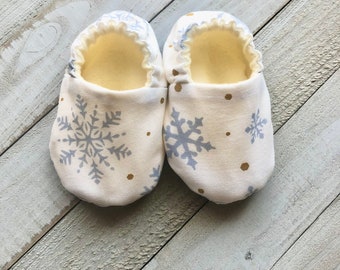 Snowflakes Baby Booties, Snow Crib Shoes, Baby Shoes, Toddler Shoes, Soft Sole Shoes, Moccasins,l, Baby Slippers, Fabric Shoes