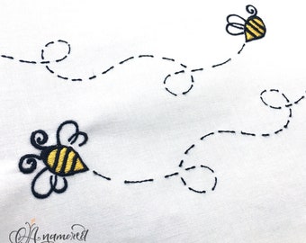 2 Design Bundle. Kleine Bienen mit Spur / Stickmuster, Sofort Download für Stickmaschine