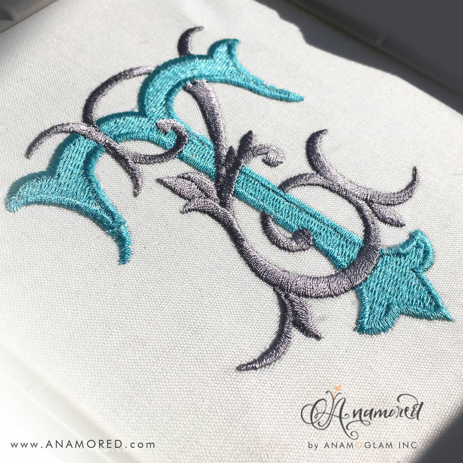 Interlocking T and Z Monogram Embroidery Design / Machine
