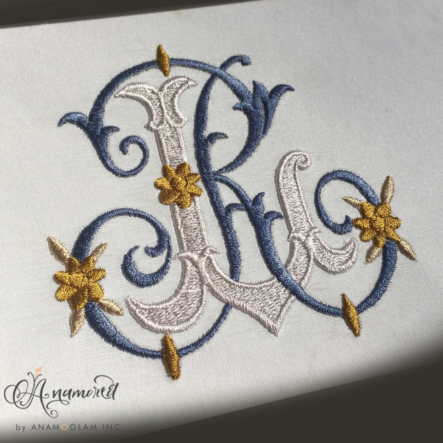 Interlocking R and L Embroidery Monogram Design for Machine