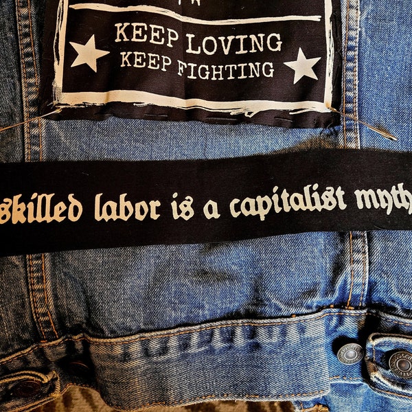 Ungelernte Arbeit Ist Ein Kapitalistischer Mythos Banner Aufnäher