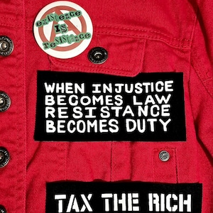 Kiedy niesprawiedliwość staje się prawem, opór staje się obowiązkiem // Naszywka aktywizmu