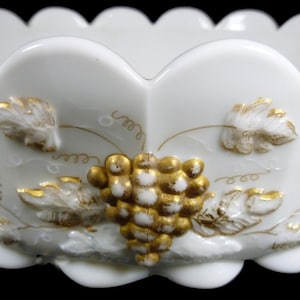 Vintage Westmoreland Handmade Elegant Milk Glass With Hand Painted Gold Trim Decoration Paneled Grape Pattern 10.5&quot;d Footed Console Bowl