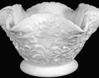 Vintage Westmoreland Milk Glass Maple Leaf Pattern 10"d Lipped Rim Console Bowl
