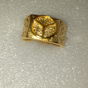 Vintage Mens  ring gold tone Mercedes logo sz 10