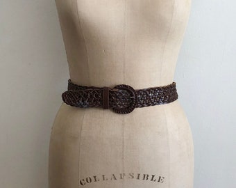 Open-Weave Brown Leather Waist Belt - 1980s