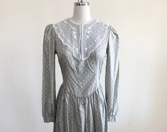 Pale Grey and White Ditsy Floral Print Prairie Dress with Oversized Net Lace Collar - 1980s