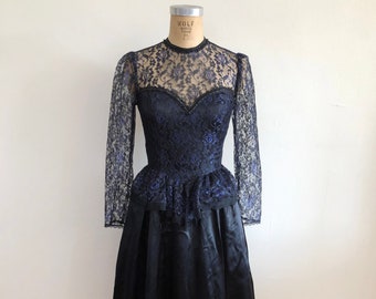 Robe de sax Gunne en dentelle bleue et noire - Années 1980